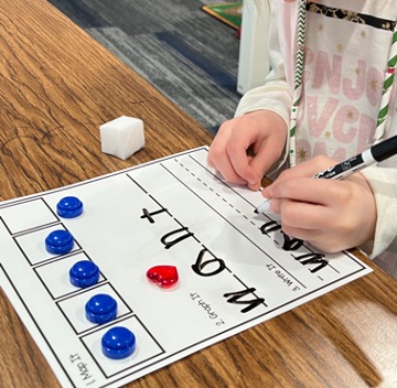 A student using multisensory orthographic word mapping